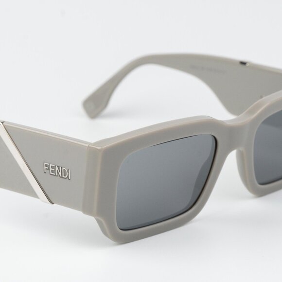Fendi DIAGONAL Women Sunglasses Rectangle Grey FE40131I 20C NEW AUTHENTIC - Picture 5 of 11